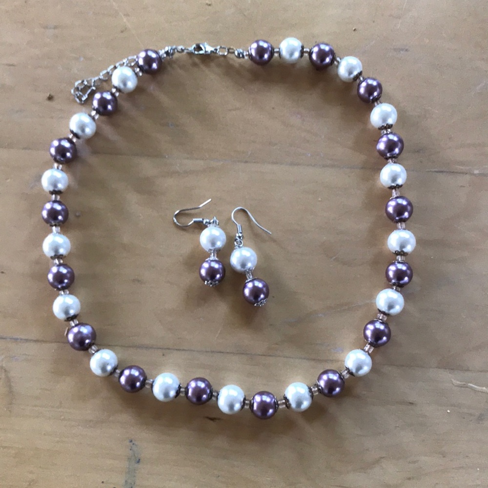 Set of earrings and necklace